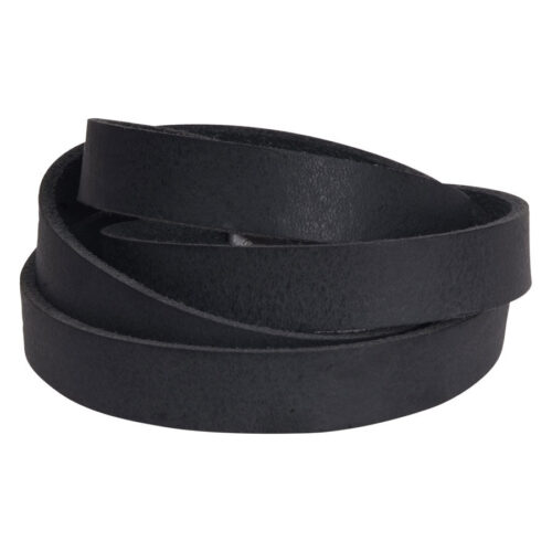 Bracciale in pelle nera su sfondo bianco, avvolto più volte