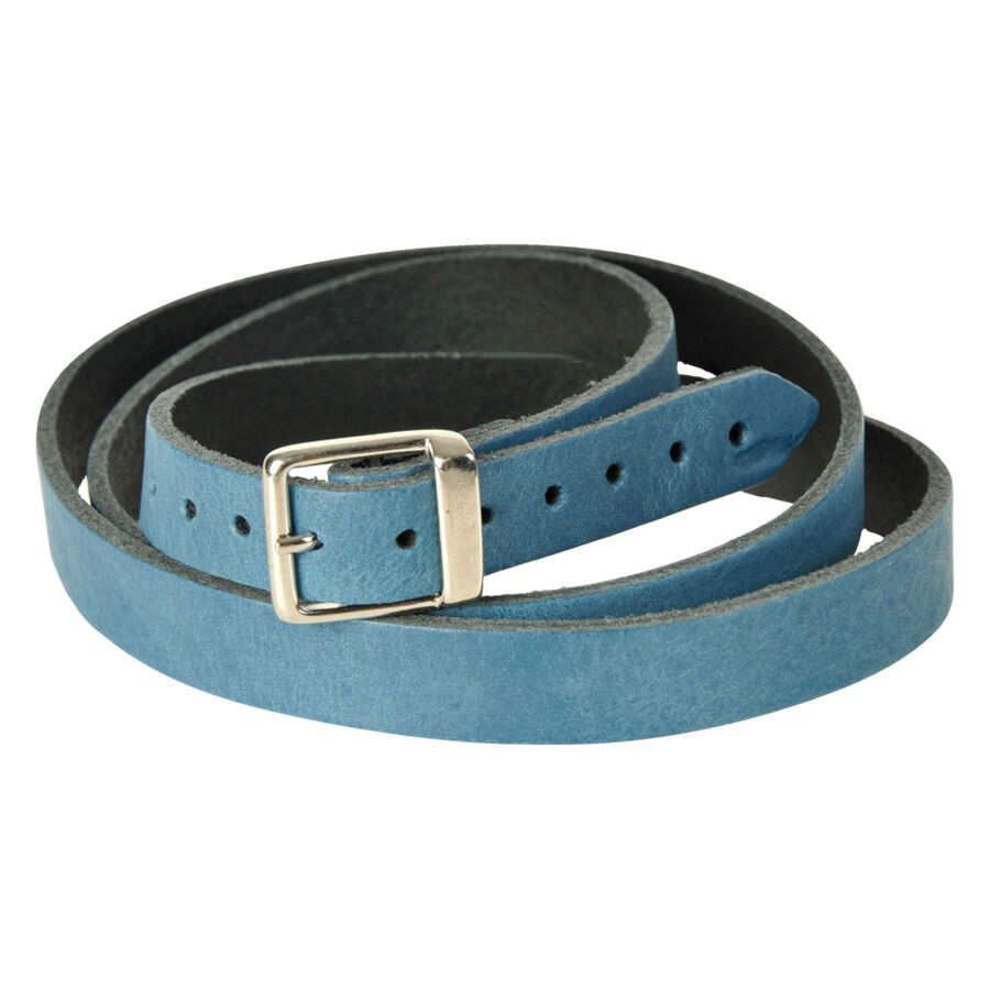 Big Wrap Bracciale in Pelle Color Turchese Scuro Bracciale in pelle color turchese scuro con fibbia argentata su sfondo bianco