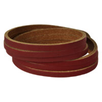 Bracciale in pelle rosso unisex di Wildcat Bracciale in pelle rosso triplo avvolgimento su sfondo bianco