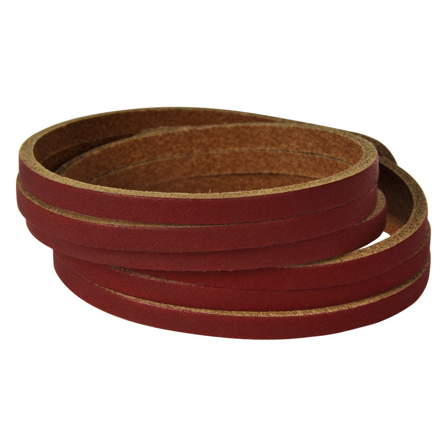 Bracciale in pelle rosso unisex di Wildcat Bracciale in pelle rosso triplo avvolgimento su sfondo bianco