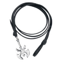Wildcat braccialetto in pelle con ciondolo a forma di ascia Braccialetto in pelle nera con ciondolo a forma di ascia in argento su sfondo bianco