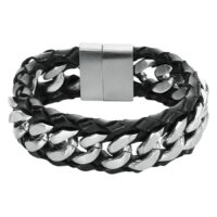 Wildcat Rock Basic Bracciale in Pelle Bracciale in pelle nera con catene in acciaio inox argentate e chiusura magnetica su sfondo bianco