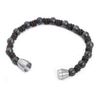 Braccialetto unisex Knot in nylon scuro con estremità in acciaio chirurgico su sfondo bianco