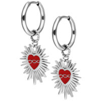 Creole in argento con ciondolo a cuore rosso e corona di spine, su sfondo bianco
