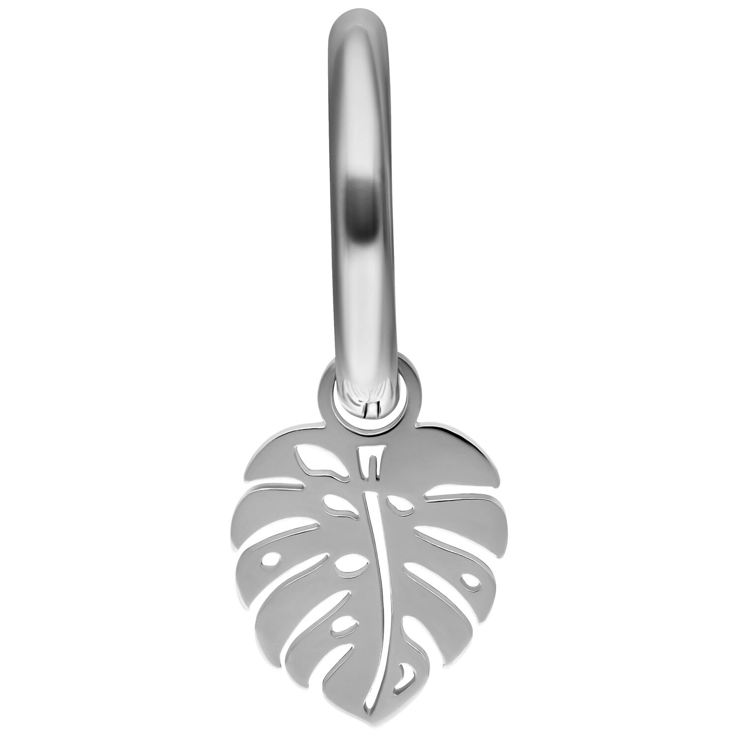 Creole in argento con ciondolo a forma di foglia di Monstera su sfondo bianco