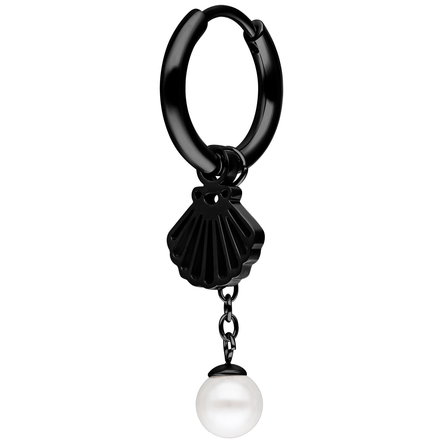 Orecchino nero in acciaio chirurgico con conchiglia e perla su sfondo bianco