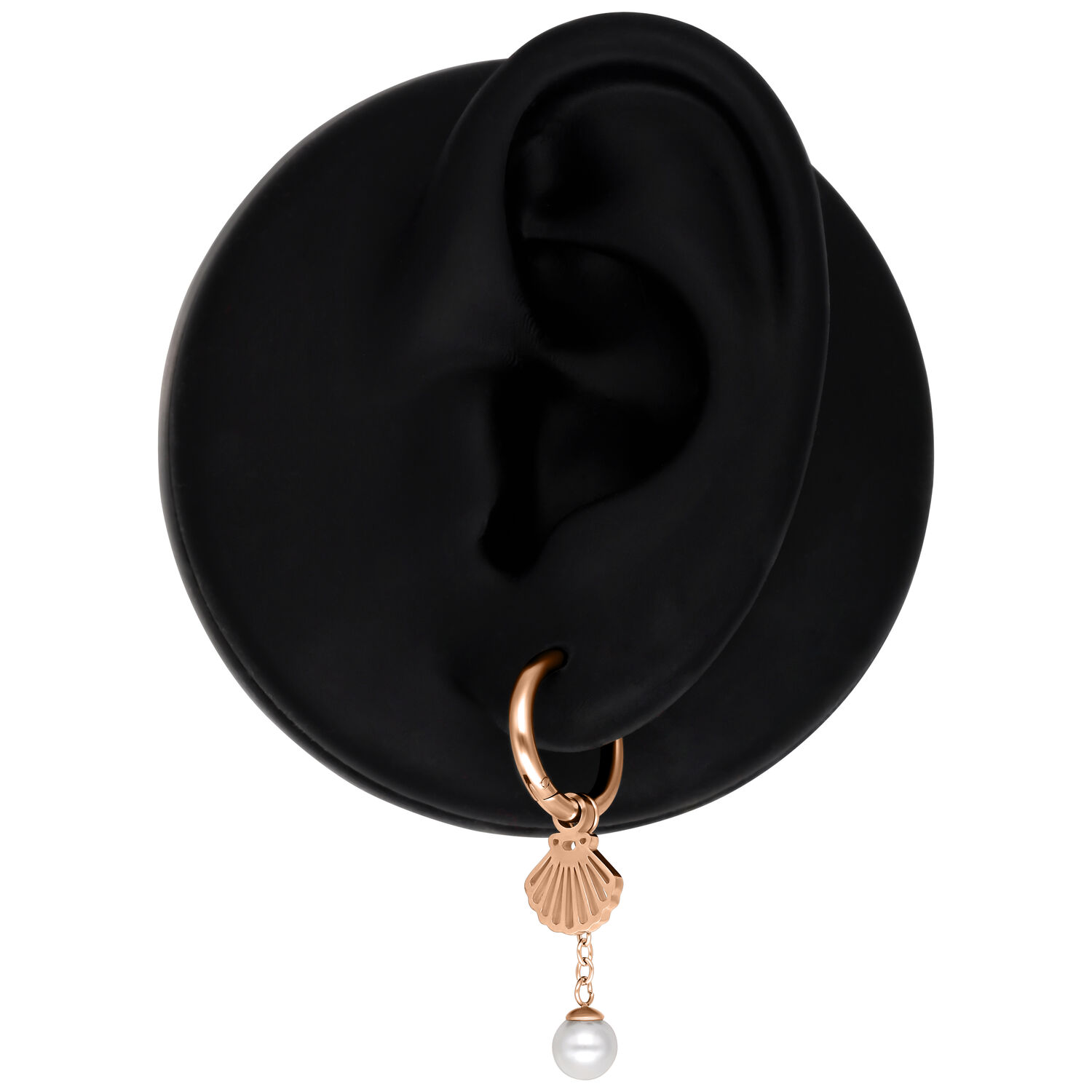 Orecchini in oro rosa con conchiglia e pendente di perla su sfondo nero