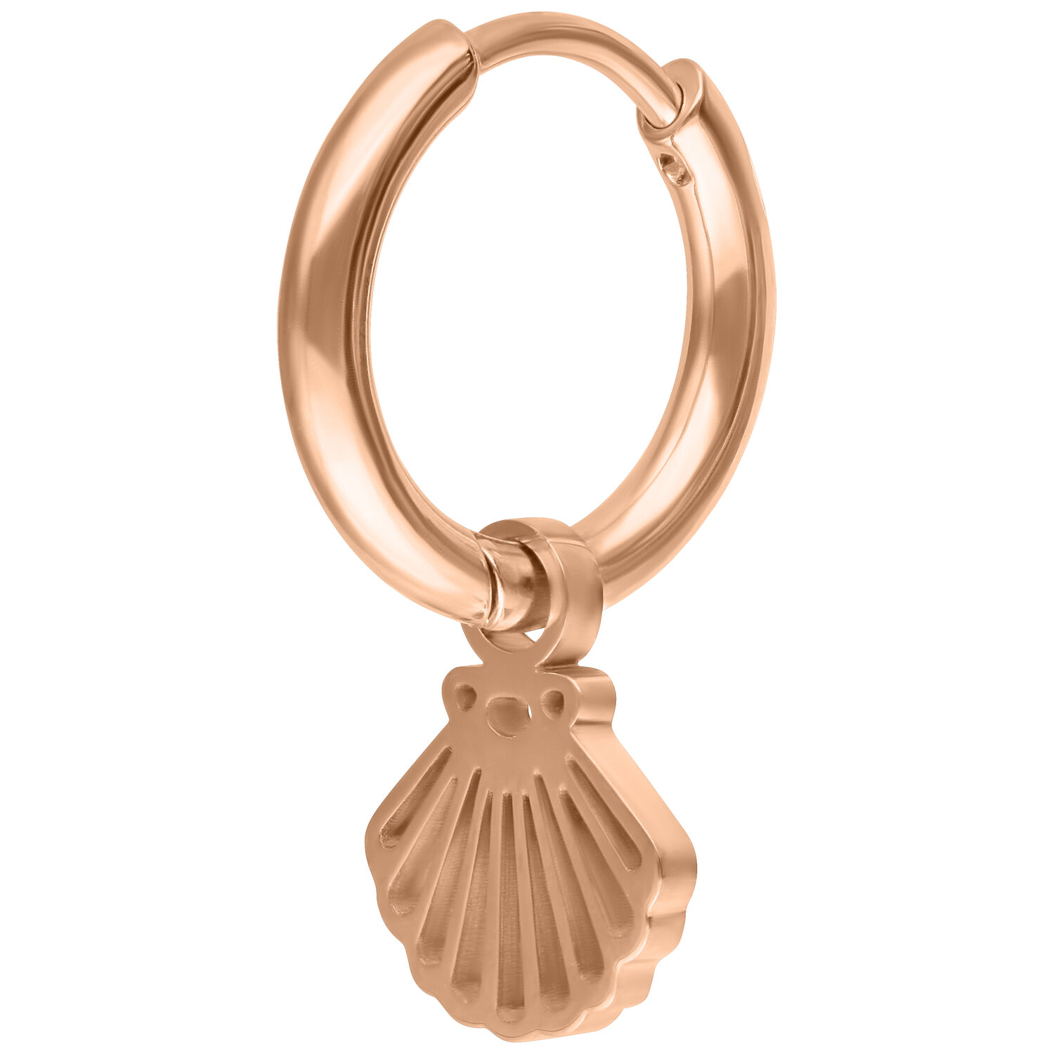 Creola in oro rosa con pendente a conchiglia su sfondo bianco