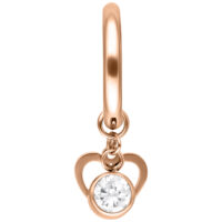 Orecchini in oro rosa con mini cuore e pendente di cristallo su sfondo bianco