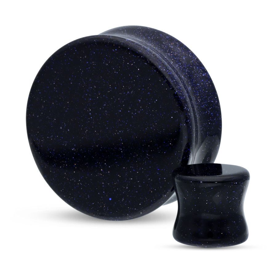 Plug rotondo nero in pietra con effetto scintillante su sfondo bianco