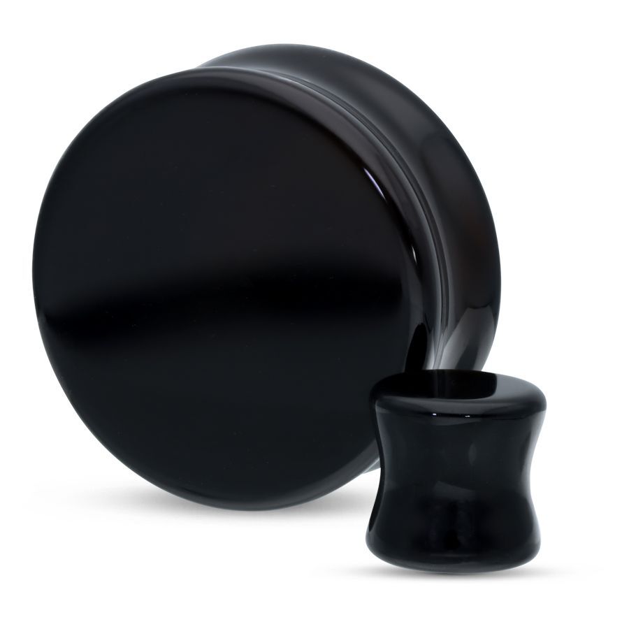 Plug per orecchio in pietra nera su sfondo bianco, forma rotonda