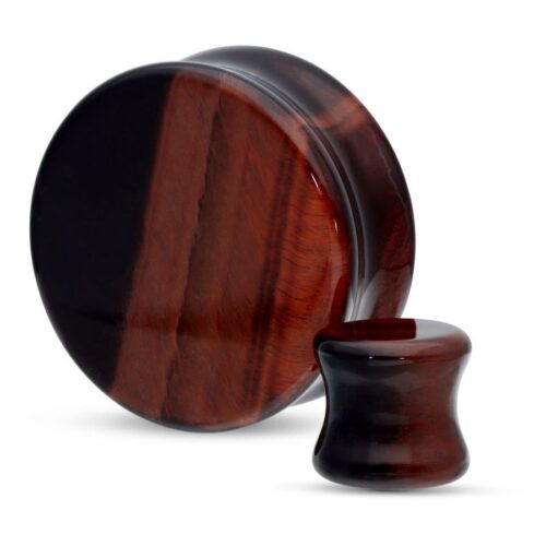 Plug rotondo in pietra marrone rossiccio su sfondo bianco