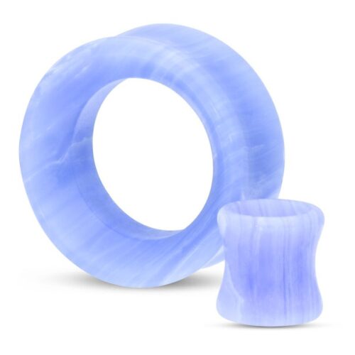 Tunnel Bluelace blu in pietra di varie dimensioni su sfondo bianco