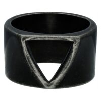 Anello nero con design triangolare vintage su sfondo bianco