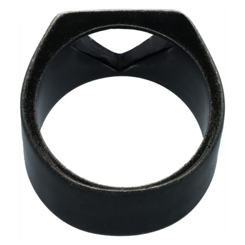 Anello nero con design triangolare su sfondo bianco