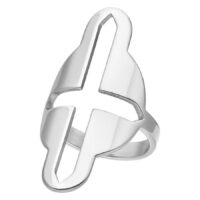 Anello argento con grande motivo a croce su sfondo bianco