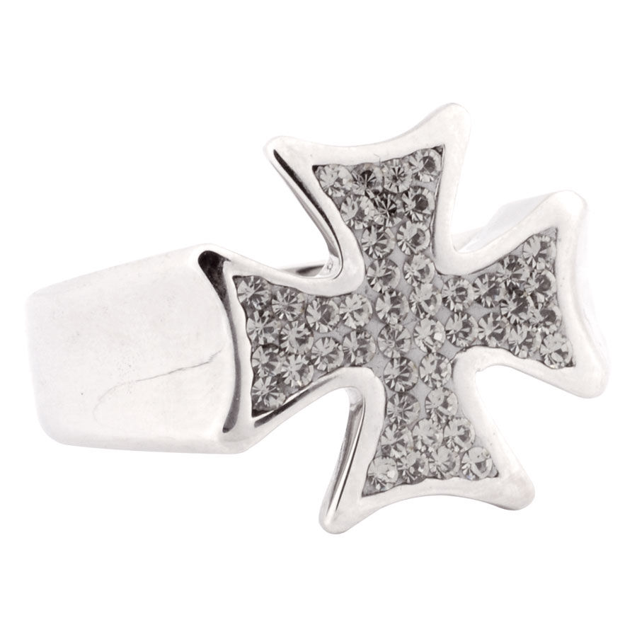 Anello a croce in argento con pietre preziose Anello in argento con design a croce e pietre preziose scintillanti su sfondo bianco