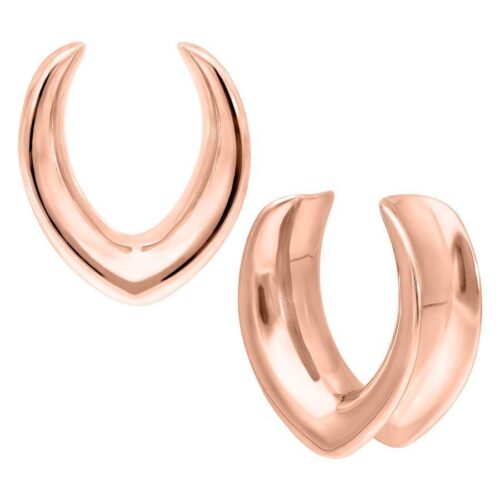 Ear Saddles ovali oro rosa in acciaio chirurgico da 30mm su sfondo bianco