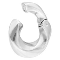 Peso per orecchio Twisted in argento in acciaio chirurgico su sfondo bianco