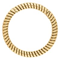 Pesa per orecchio rotonda color oro in acciaio chirurgico intrecciato su sfondo bianco
