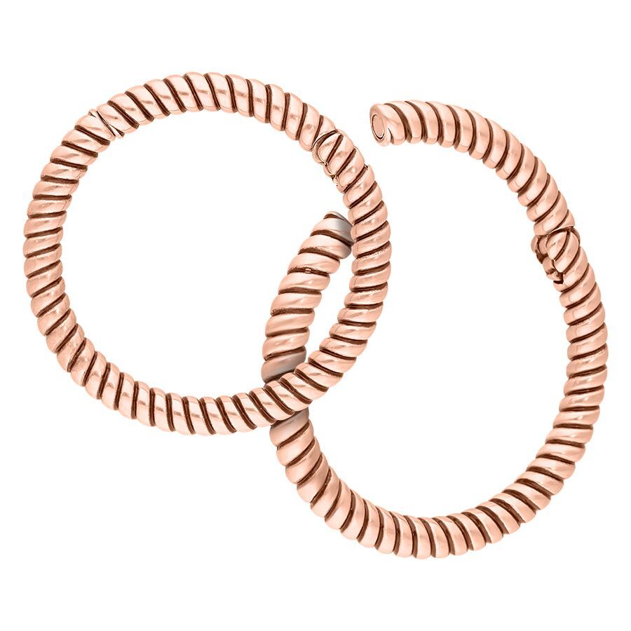 Due orecchini a peso Twisted Rope in oro rosa in acciaio chirurgico 316L su sfondo bianco