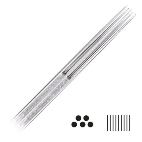 Silberne Tattoonadeln aus Chirurgenstahl 316L auf weißem Hintergrund