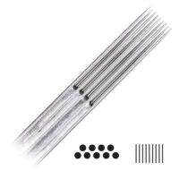 Silberne Magnum Long Taper Tattoonadeln aus Chirurgenstahl auf weißem Hintergrund