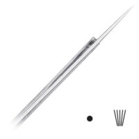 Runde Tattoonadeln Long Taper 50er Pack Silberne Tattoonadel aus Chirurgenstahl auf weißem Hintergrund
