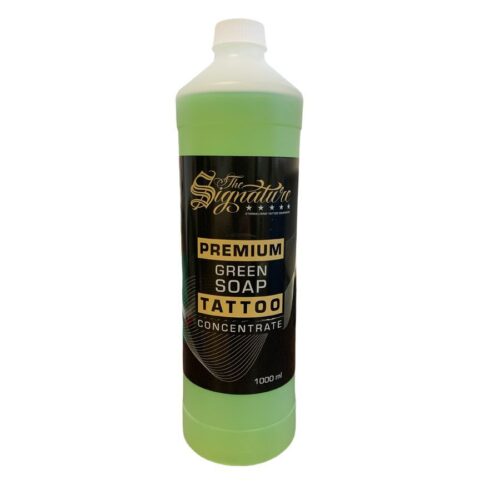 Bottiglia di concentrato di sapone verde Wildcat con etichetta nera su sfondo bianco