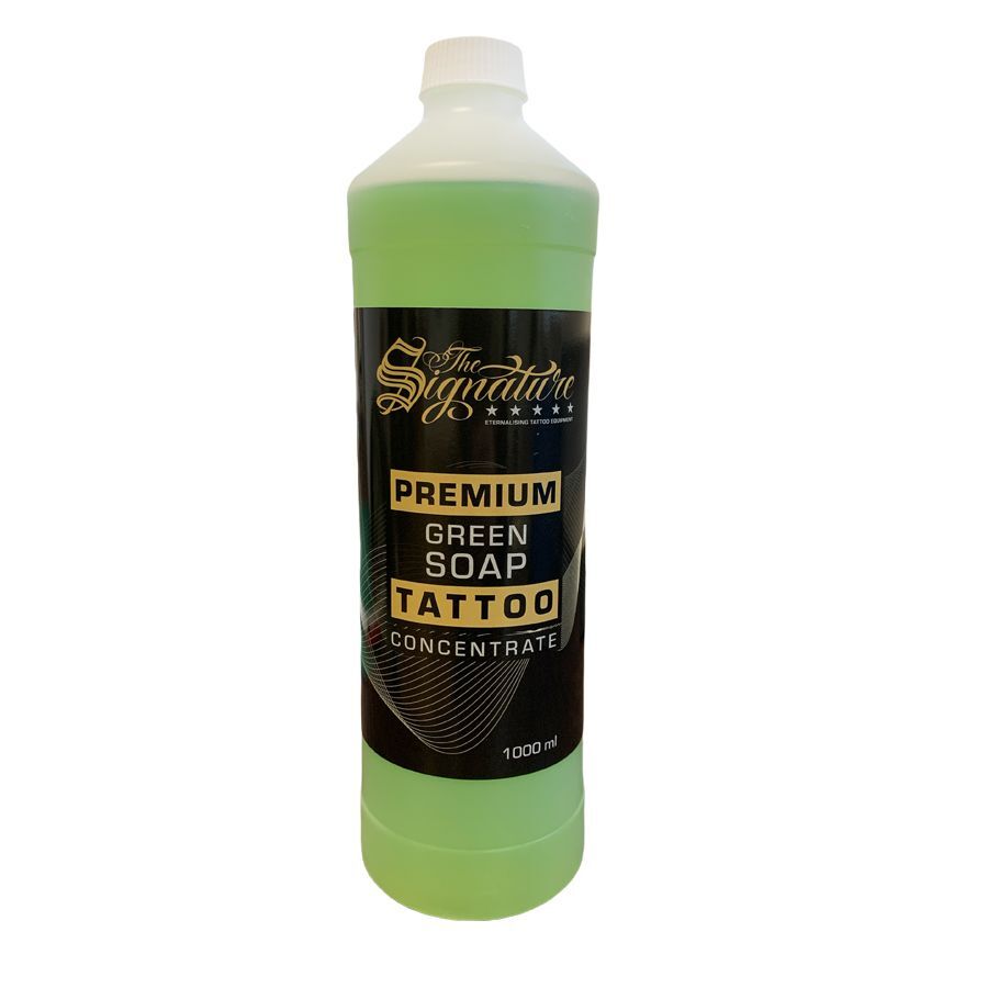 Bottiglia di concentrato di sapone verde Wildcat con etichetta nera su sfondo bianco