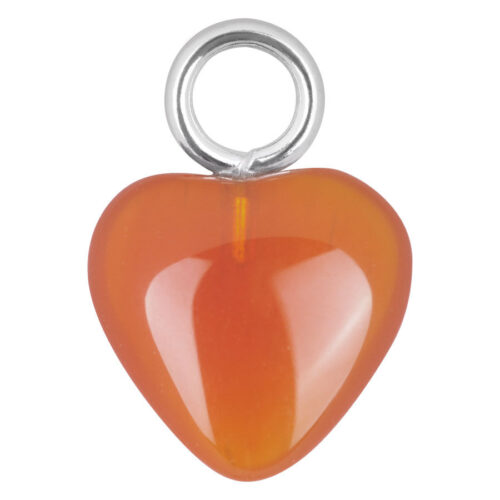 Ciondolo a forma di cuore arancione in acciaio chirurgico su sfondo bianco
