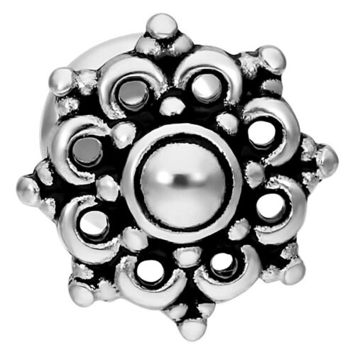 Labret Piercing Mandala in argento su sfondo bianco, design dettagliato