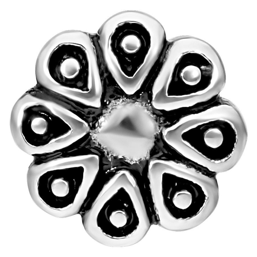 Piercing Blossom Labret in argento con design a forma di fiore su sfondo bianco
