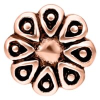 Blossom Labret in oro rosa su sfondo bianco