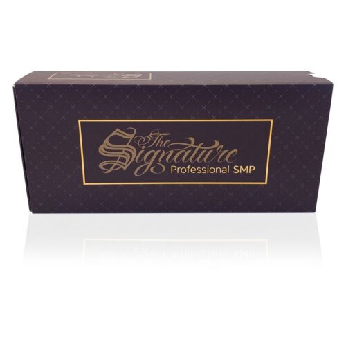 Scatola nera con scritta dorata 'The Signature Professional SMP' su sfondo bianco