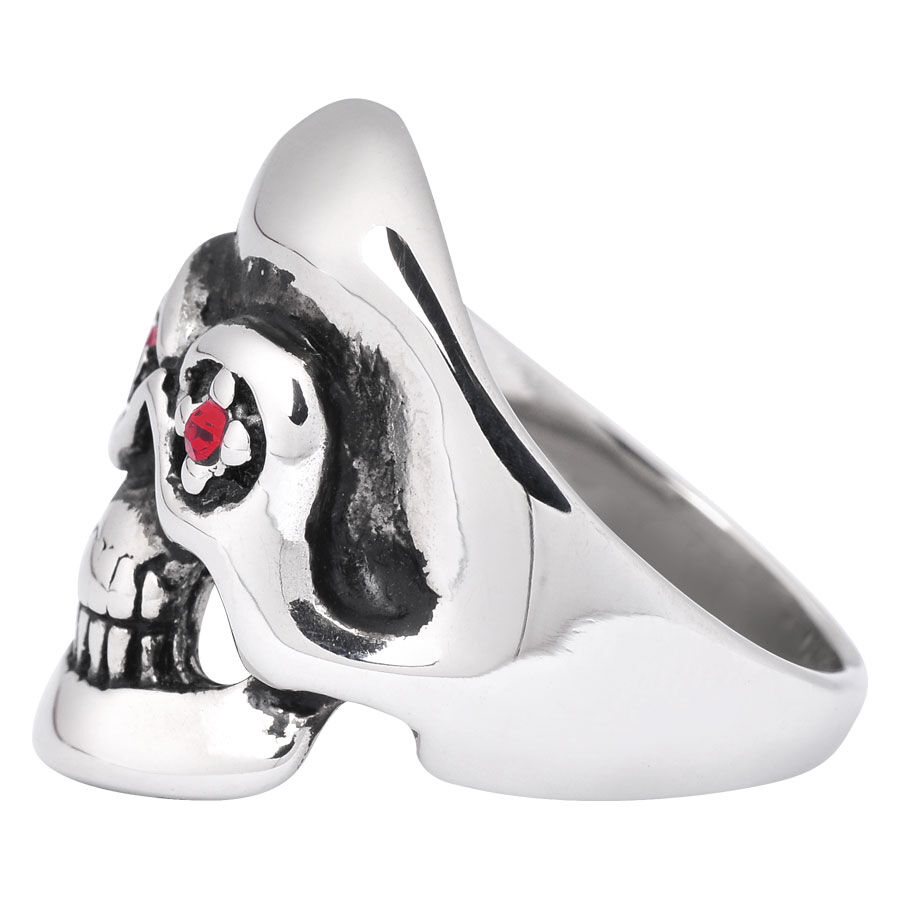 Anello Teschio Argento con Occhi Rossi Anello argento in acciaio chirurgico con teschio e occhi rossi su sfondo bianco