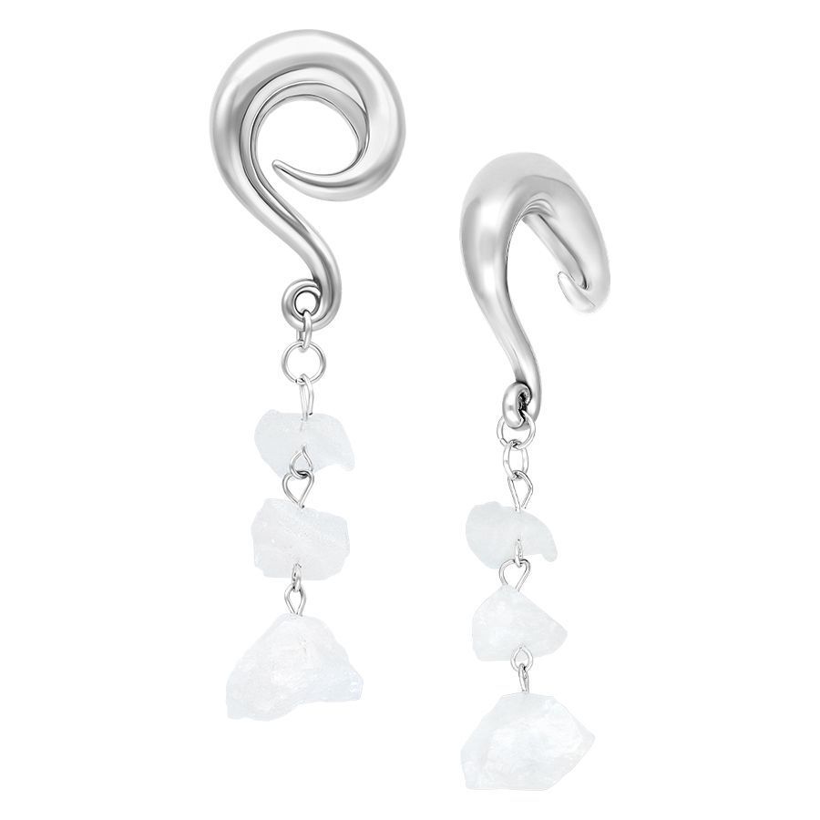 Pesi per orecchie in acciaio chirurgico argento con pietre pendenti su sfondo bianco