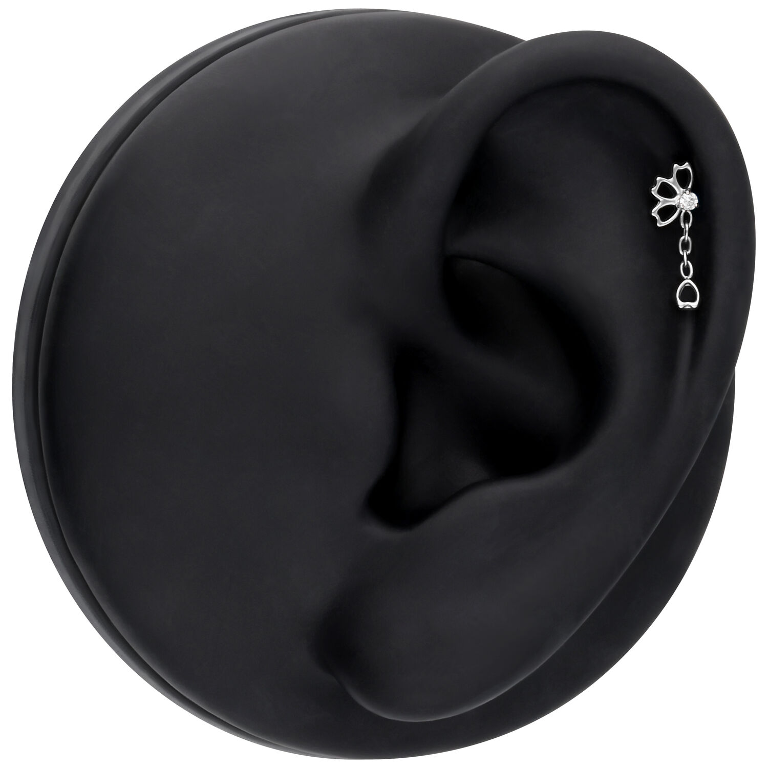 Argento orecchino piercing con cristallo su sfondo nero