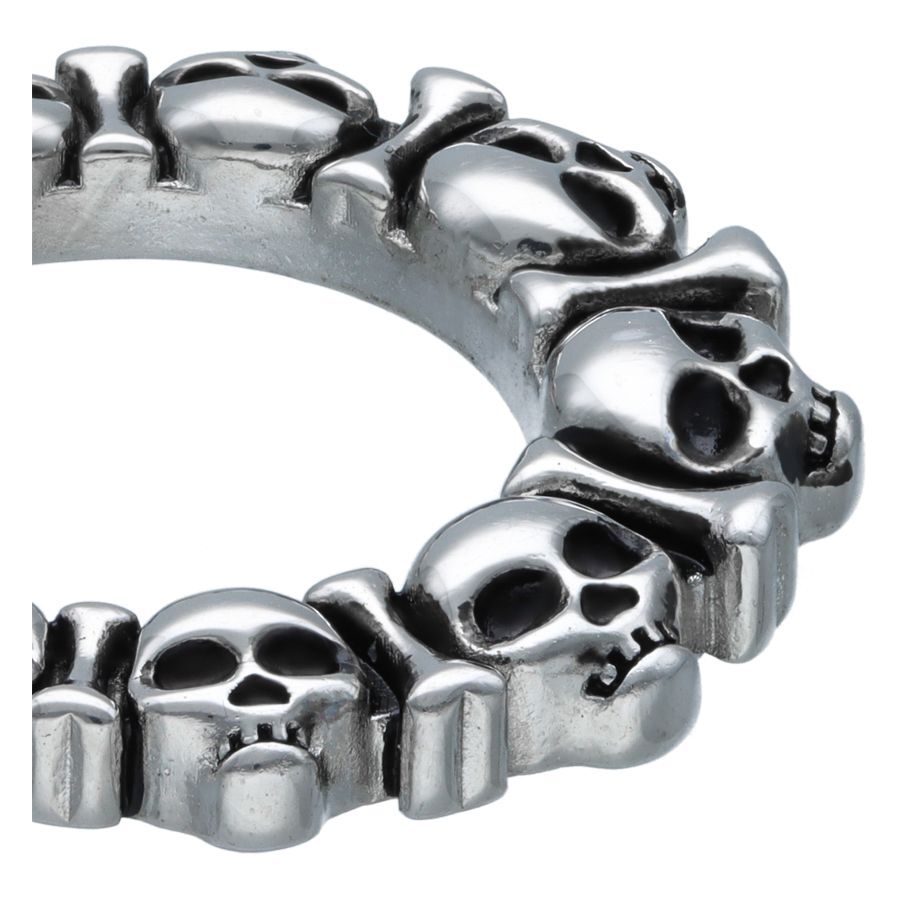 Orecchini Skull in Argento in Acciaio Chirurgico Primo piano di orecchini in argento con design a teschio in acciaio chirurgico