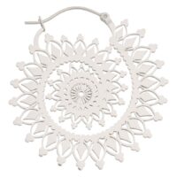Orecchini Floral Nautilus Hoops in argento su sfondo bianco