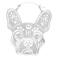 Orecchino Bulldog color argento con chiusura a scatto su sfondo bianco