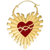 Orecchini Cuore Sacro in Filo Spinato Dorato Orecchini dorati a forma di cuore con design in filo spinato su sfondo bianco