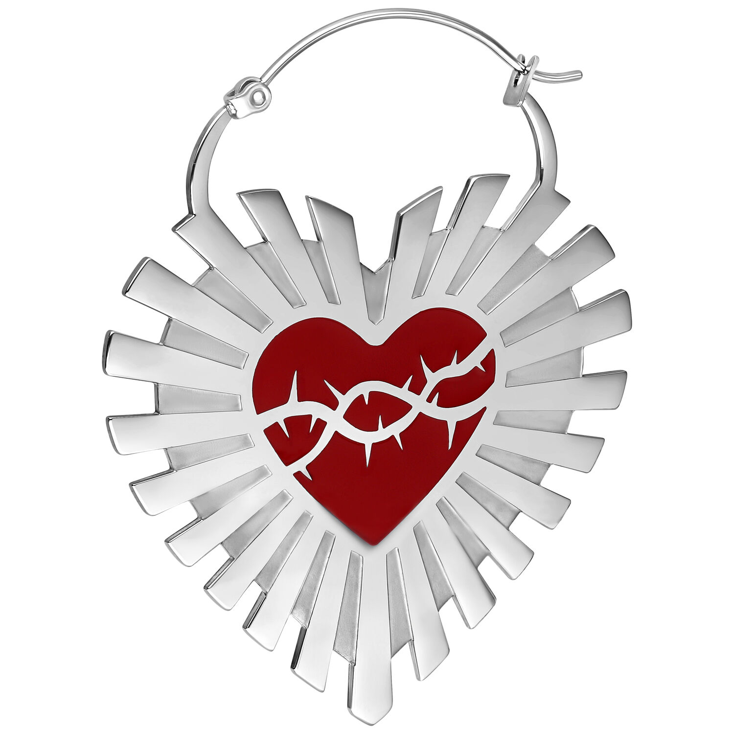 Orecchino a cuore d'argento con motivo a spine rosse su sfondo bianco