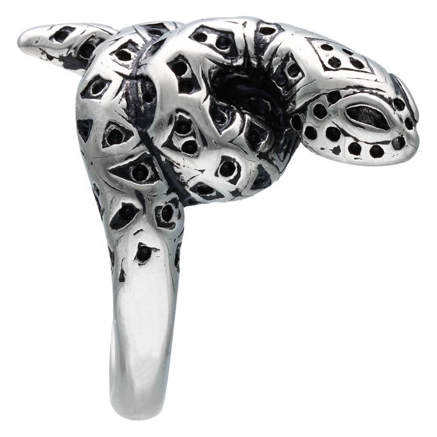 Anello a serpente in acciaio chirurgico argentato con design dettagliato su sfondo bianco