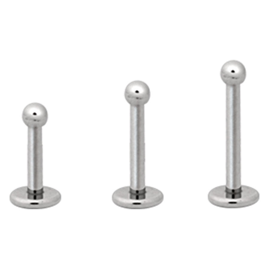 Caviar Labrets in titanio argento su sfondo bianco