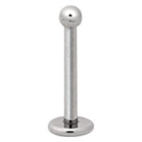 Labret piercing in titanio argento con sfera su sfondo bianco