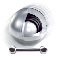 Piercing a sonaglio argento con design a sfera mobile su sfondo bianco