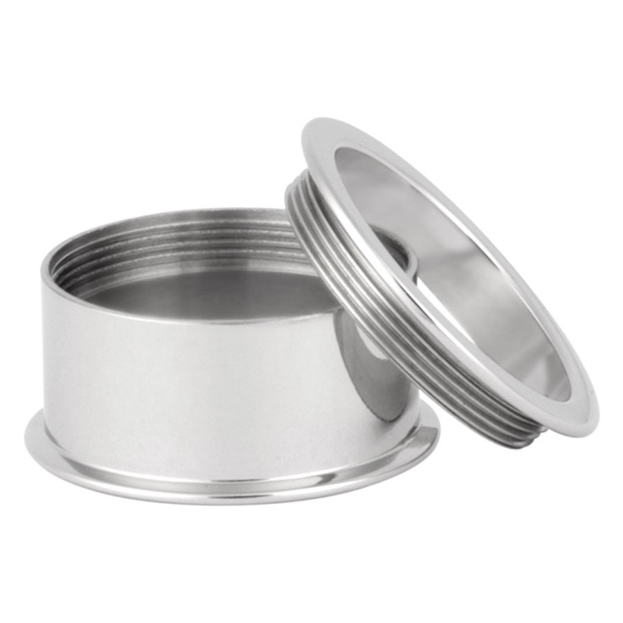 Tunnel in titanio argento con filettatura interna su sfondo bianco