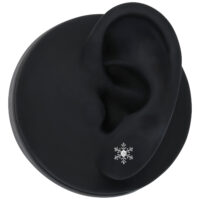 Accessorio Fiocco di Neve Argento su modello di orecchio nero