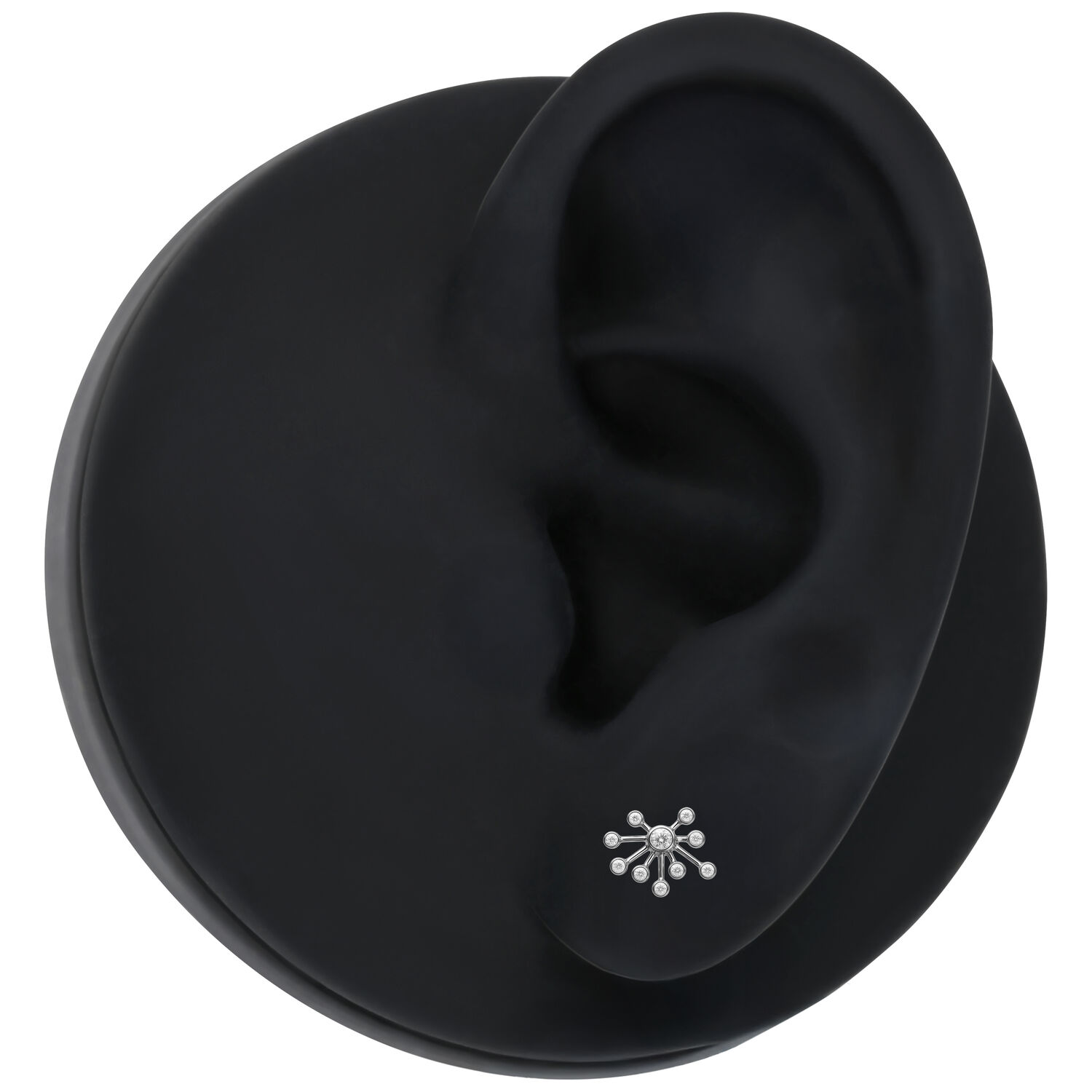 Attacco Push Fit argento con pietre cristalline su modello di orecchio nero